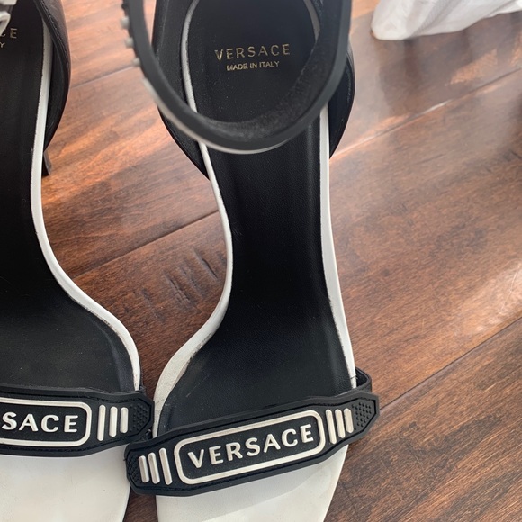 Versace heels - Picture 4 of 6